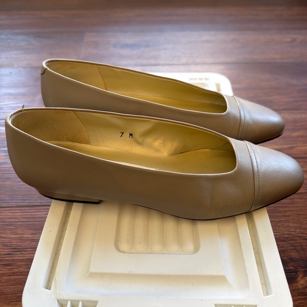 Bandolino Taupe Leather Pumps Sz 7M Square Toe Low Heel Made in Spain
